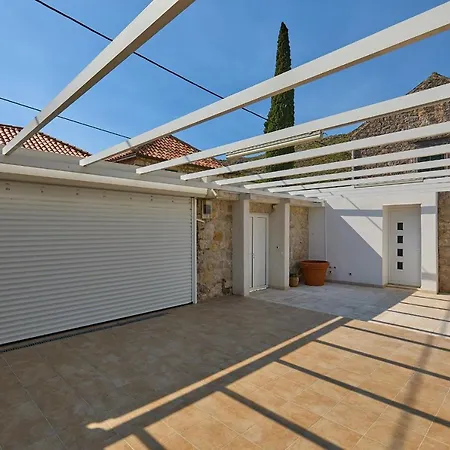 Hedera Estate, Hedera Iii Villa
